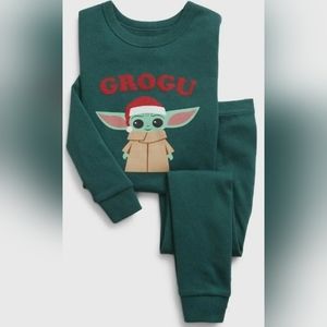 Gap Star Wars Grogu holiday pajamas Size 4
